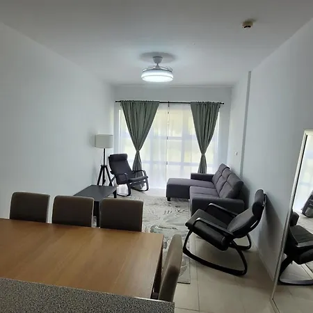 Home 17 *